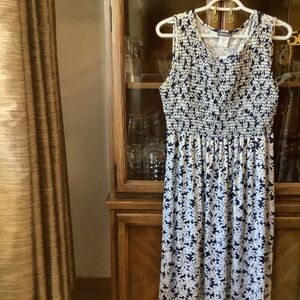 Kim & Co., sleeveless navy dress with daisies, size medium